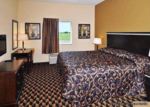 Best Way Inn Клебърн Екстериор снимка