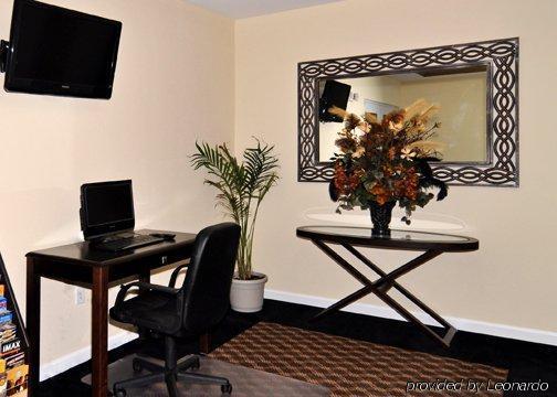 Best Way Inn Клебърн Стая снимка