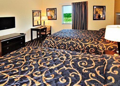 Best Way Inn Клебърн Стая снимка