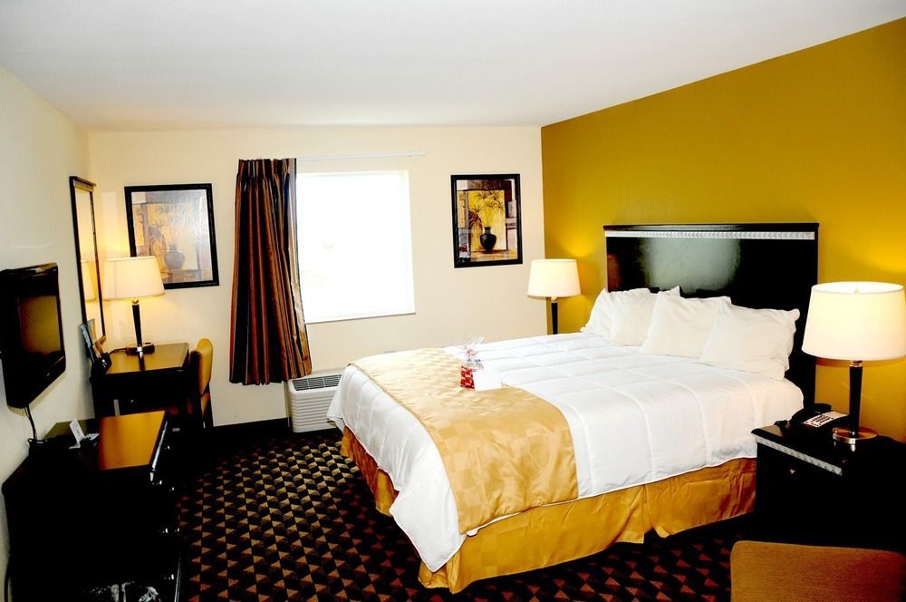 Best Way Inn Клебърн Екстериор снимка
