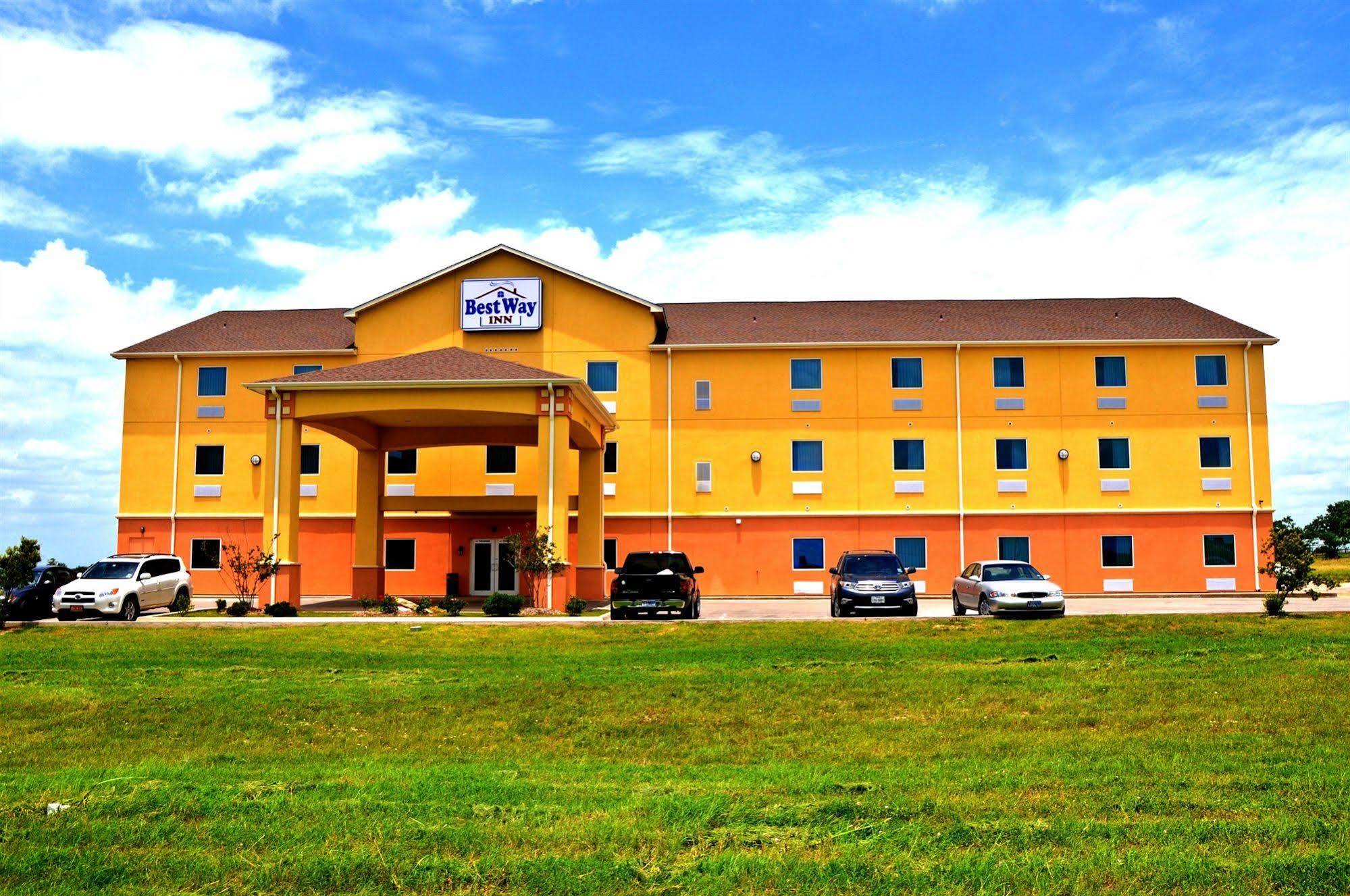 Best Way Inn Клебърн Екстериор снимка