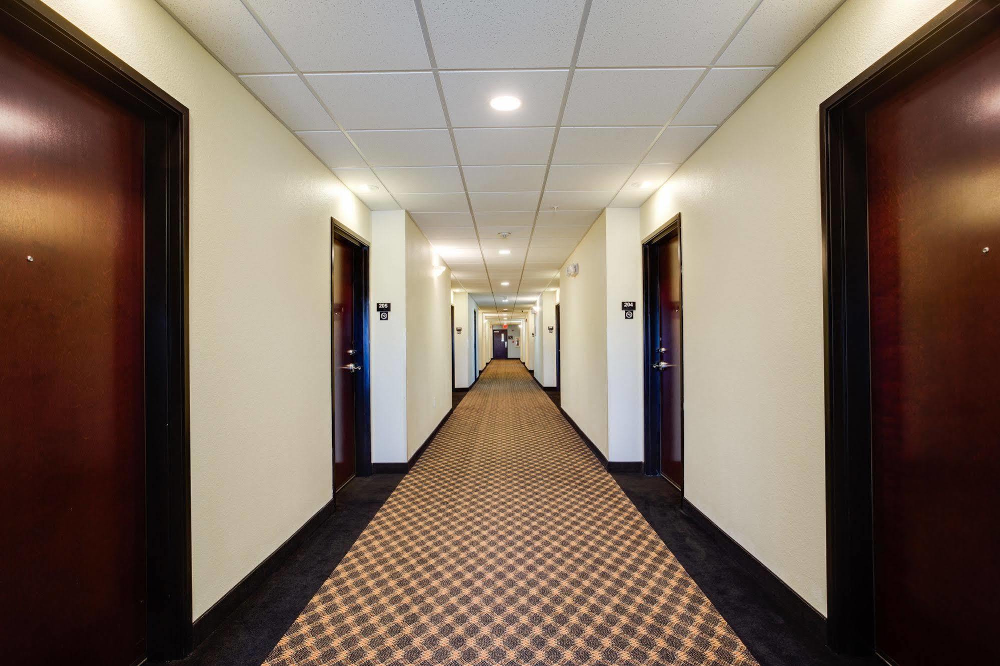 Best Way Inn Клебърн Екстериор снимка